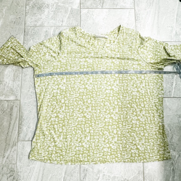 Denim & Co. Green Leopard Print V Neck 3/4 Sleeve Top Size 2X - Picture 5 of 7